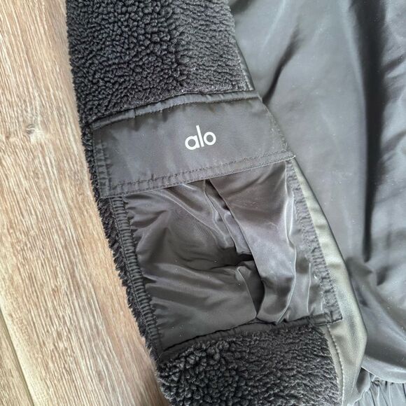 Alo Yoga Sherpa Utility Gear Jacket - Picture 8 of 8
